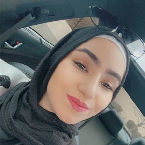 Meet your Posher, Deena